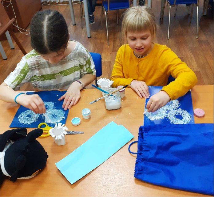 В библиотеке №11 прошло занятие, посвященное Всемирному дню одуванчика