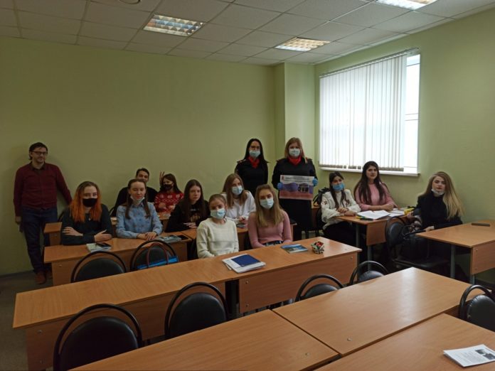 Полицейские совместно с общественниками присоединились к акции «Студенческий десант»