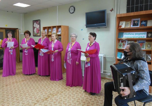 В библиотеке №2 прошел час поэзии «Всю душу выплесну в словах»