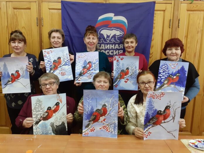 Занятие по изо в рамках программы «Активное долголетие» состоялось в ДК «Металлург»