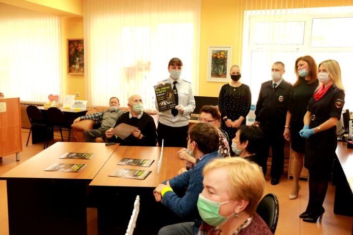 В Городском округе Подольск автоинспекторы организовали встречу с участниками Общероссийской общественной организации слепых