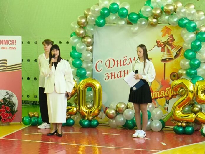 Партийцы «Единой России» в Подольске поздравили школьников, педагогов и родителей с Днем знаний