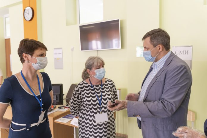 Представители Общественной палаты Московской области проводят контроль за ходом голосования в Большом Подольске