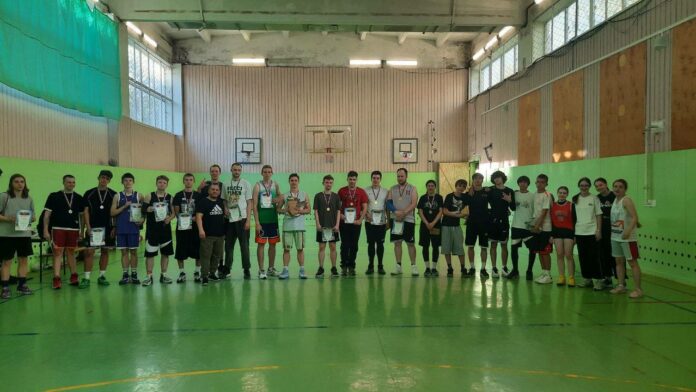 Баскетболисты из мкр. Парковый заняли первое место в праздничном турнире