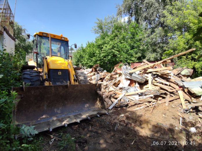 Начались работы по демонтажу незаконно установленных строений в Климовске