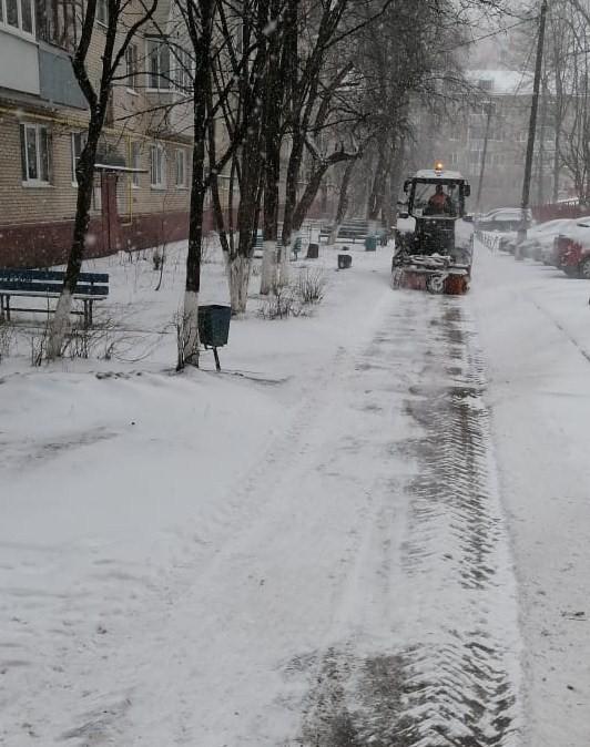 Коммунальные службы Подольска устраняют последствия снегопада