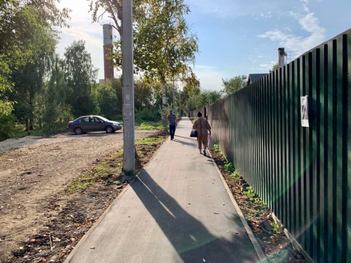 На улице Революции и до старого Симферопольского шоссе в Климовске отремонтировали тротуар