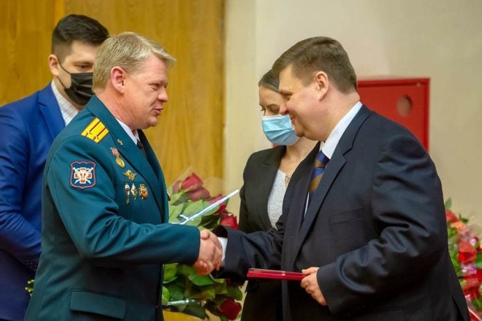 Глава муниципалитета Николай Пестов поздравил коллектив окружного военного клинического госпиталя