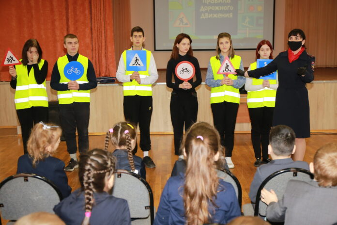 В подольских школах автоинспекторы проводят экспресс-инструктажи «Переменка безопасности»