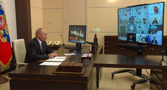 Президент РФ ответил на вопрос учителя из Подольска