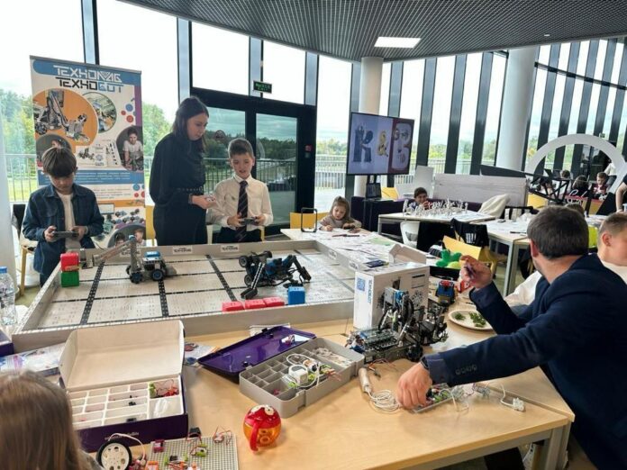 3D-принтеры и 3D-сканеры произведенные в Подольске представили в день рождения Московской школы управления Сколково