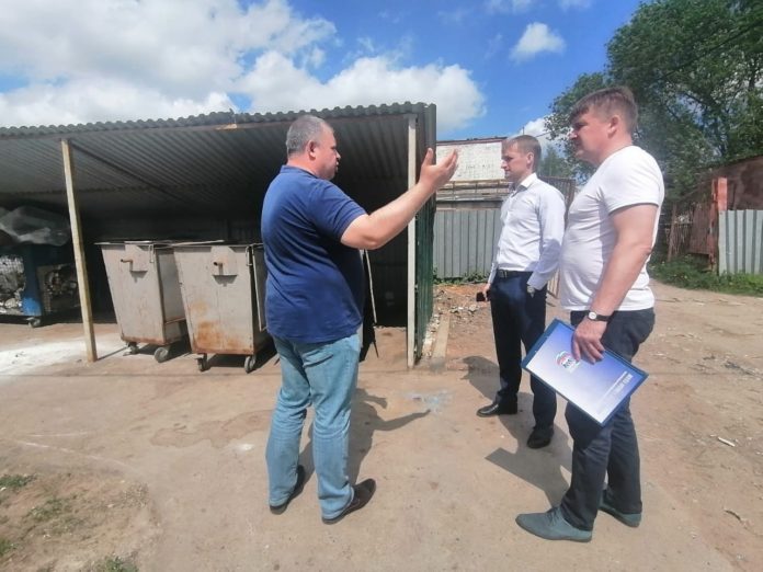 Партийцы провели выездную проверку по обращению жителей