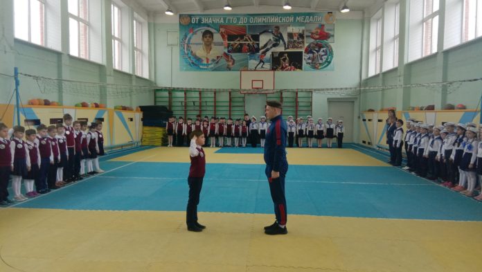 Смотр строя и песни среди учащихся начальной школы прошел в подольском лицее