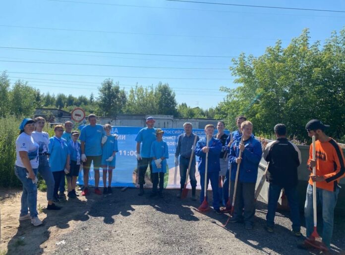 Берега реки Каменки очистили