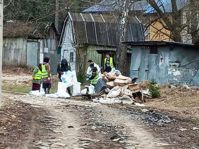 Продолжаются работы по очистке территории в Поливаново