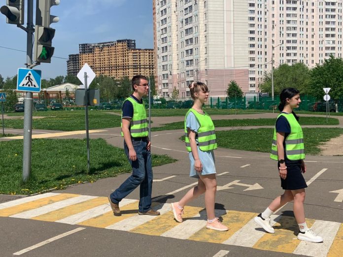 Сотрудники Госавтоинспекции провели занятие с детьми с использованием автогородков в Подольске