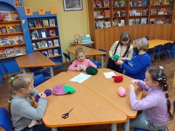 В детской библиотеке № 11 можно пройти бесплатный мастер-класс по вязанию крючком