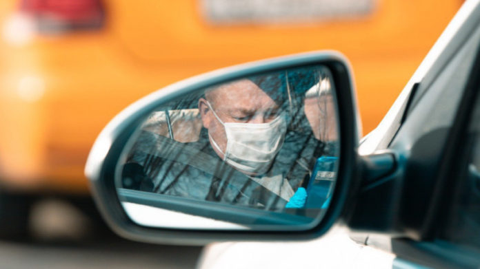 Сотрудники МОБТИ помогают перевозить врачей и пациентов после карантина в Подмосковье