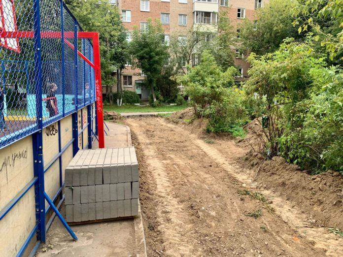 Новые тротуары по Проспекту 50 Лет октября строят в Климовске