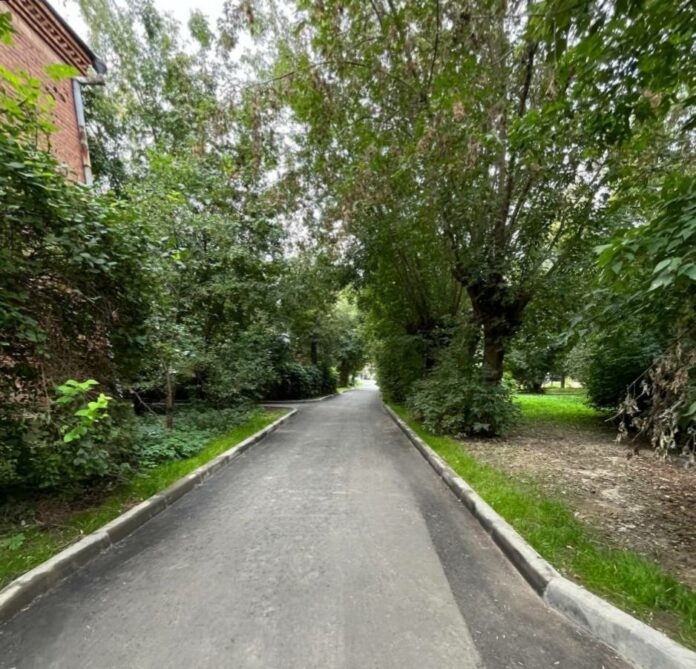 Благоустроены дворы еще по нескольким адресам