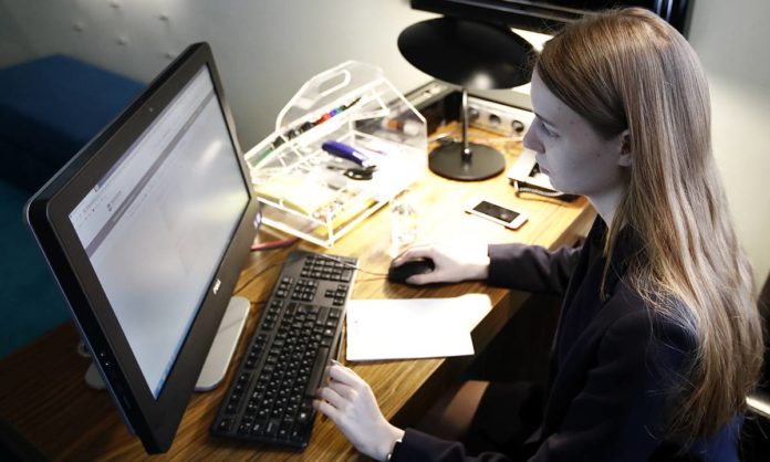 Как работает закон фракции «Единой России» об «удаленке» в условиях новой волны коронавируса