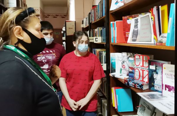 Работники библиотеки № 15 представили своим читателям выставку книг писателей — лауреатов и участников...