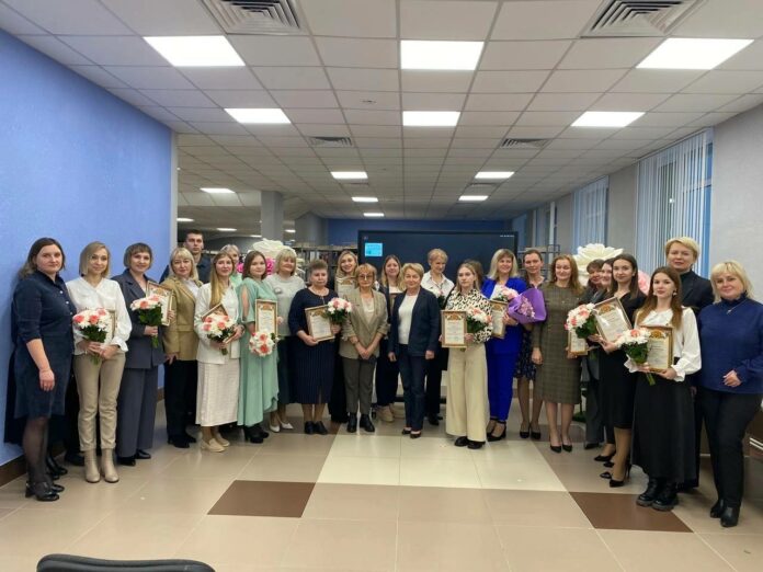 Подольским педагогам — лауреатам конкурсов вручили награды