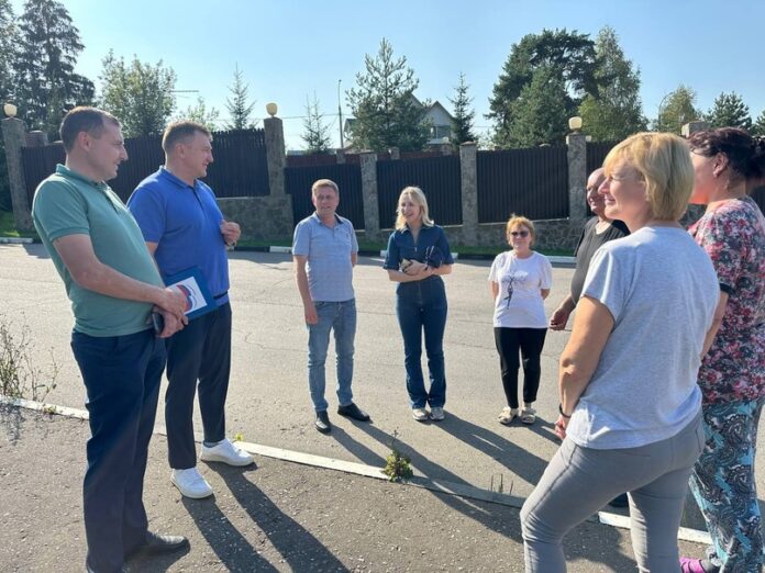 Депутат Горсовета провел встречу с жителями поселка Дубровицы