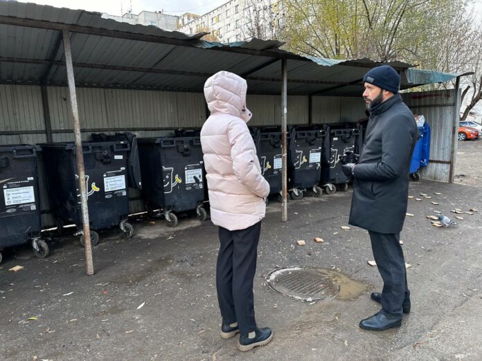 Депутат Совета депутатов провёл мониторинг содержания мусоросборочных площадок в микрорайоне Силикатная