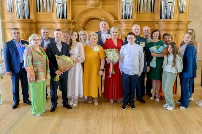 В Подольске в День семьи, любви и верности зарегистрировали брак двух влюблённых пар