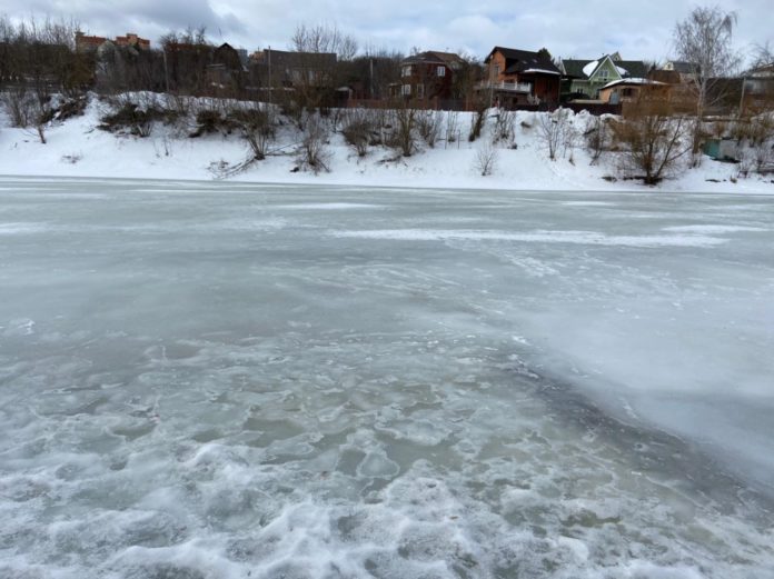 О толщине льда на Пахре 3 марта