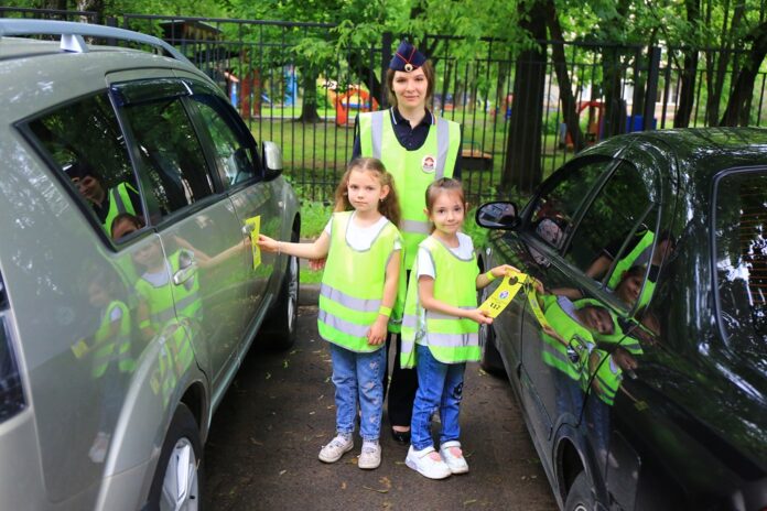 Сотрудники Госавтоинспекции провели акцию «Безопасный двор» для воспитанников дошкольного отделения г.о. Подольск