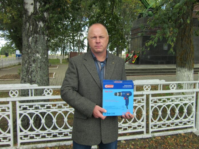 Спасатель из Подольска, участвуя в раскопках, обнаружил части самолета с останками летчика