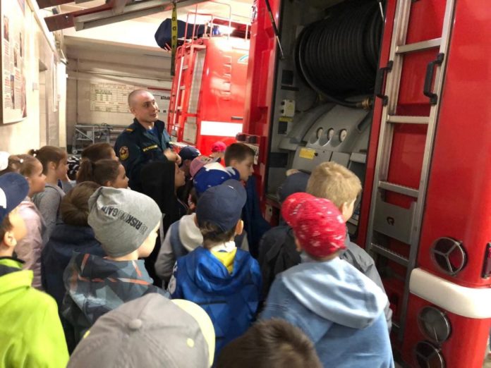 Школьники Большого Подольска посетили 7 пожарно-спасательную часть с экскурсией