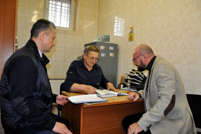 Заместитель председателя Общественного совета подмосковного Главка МВД России Сергей Леонов посетил изолятор временного содержания...