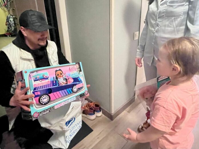 В Подольске вручили подарок маленькой жительнице муниципалитета