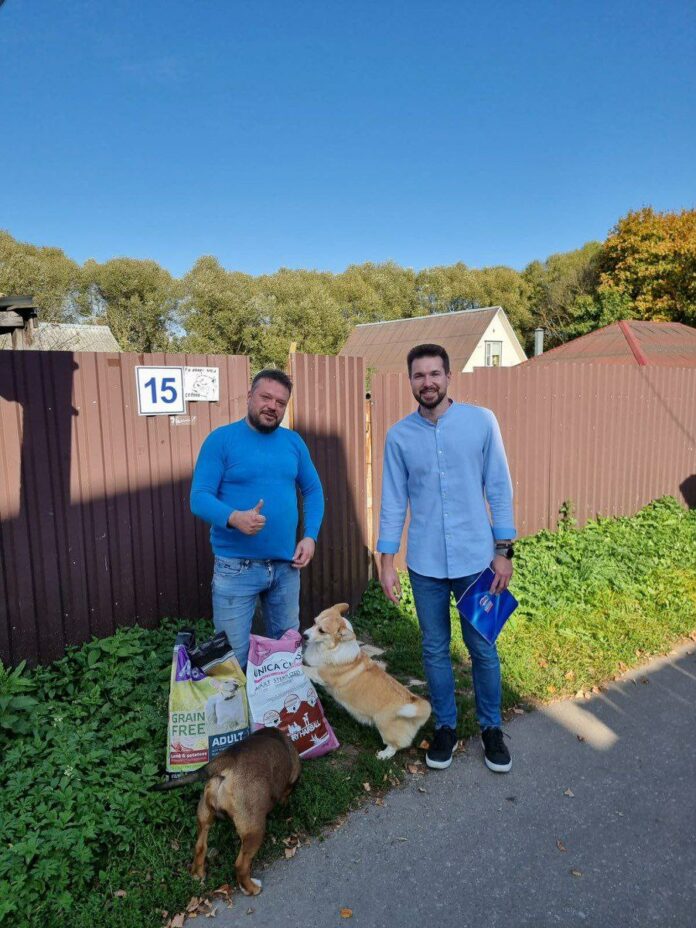 Депутат Глеб Козельцев в очередной раз помог клубу «Зоомир» в деревне Бережки