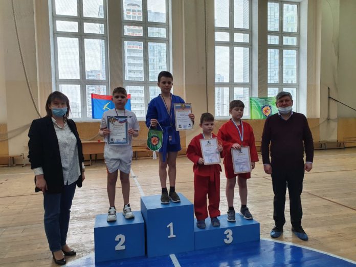 Рождественский турнир по универсальному бою среди мальчиков и девочек состоялся в Большом Подольске