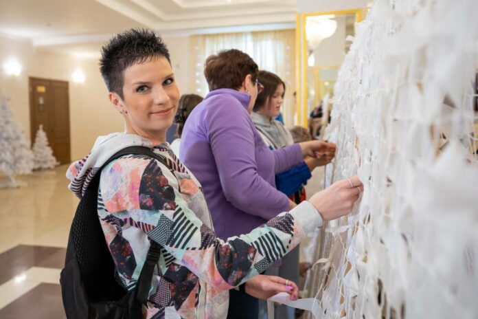 В Подольске волонтеры плетут маскировочные сети