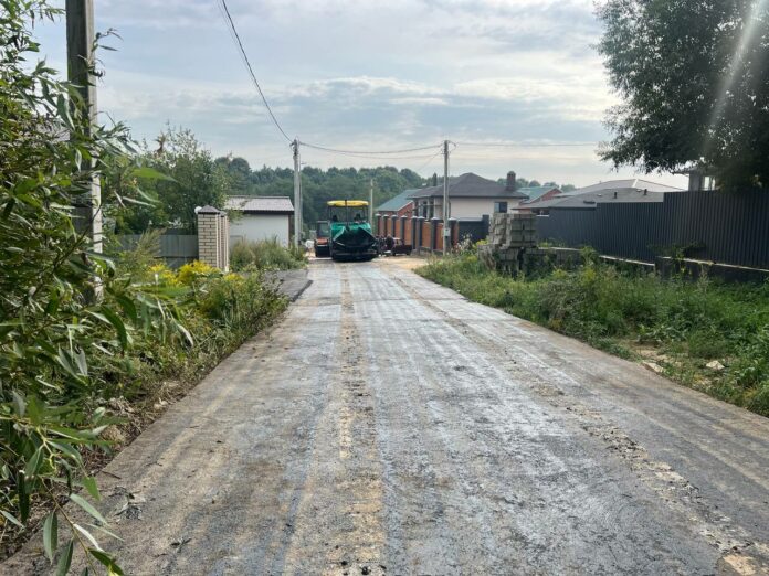 В подольской деревне Ордынцы по просьбе жителей начали ремонтировать дорогу