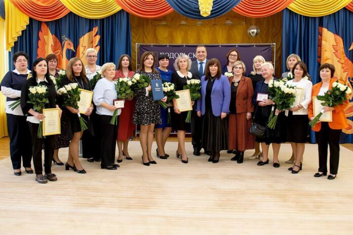В честь профессионального праздника вручили областные и муниципальные награды подольским работникам дошкольного образования