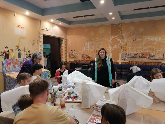 Мастер-класс по изготовлению Русской Матрёшки из вторичного сырья прошел в ДК «Федюково»