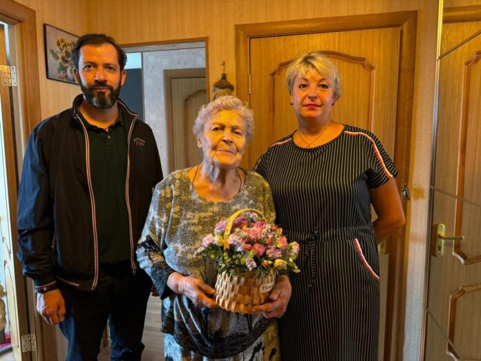 Член фракции «Единая Россия» посетил ветеранов медицинской службы