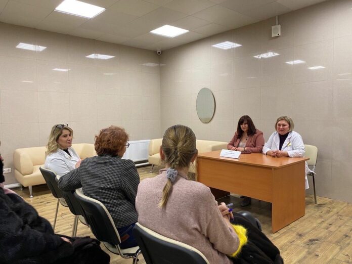 Партийцы провели прием в формате «Задай вопрос врачу».