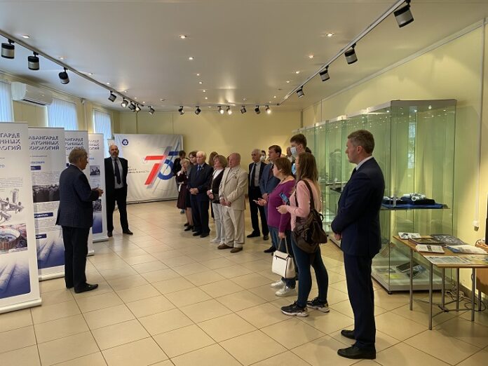 Выставочная экспозиция к 75-летнему юбилею атомной промышленности открылась в Большом Подольске