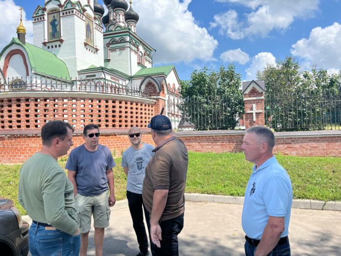 Партийцы и представители администрации провели встречу с жителями пос. Лесные поляны и д. Валищево