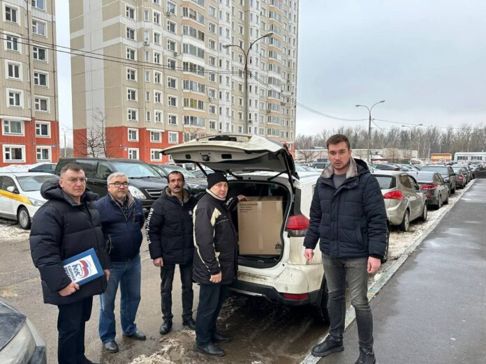 Депутаты Совета депутатов Городского округа Подольск собрали и передали в волонтерский центр гуманитарную помощь