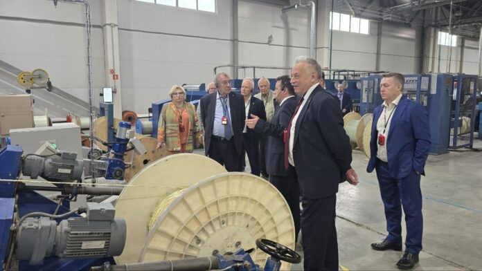 В Подольске активисты «Единой России» посетили АО «Электропровод» в рамках партийного проекта «Выбирай своё»