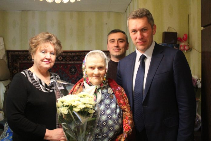 23 февраля поздравили с 95-летием труженицу тыла Зою Степановну Амелькину