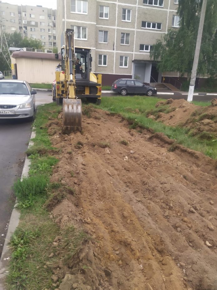 Строительство тротуара по улице Молодежной в Климовске началось